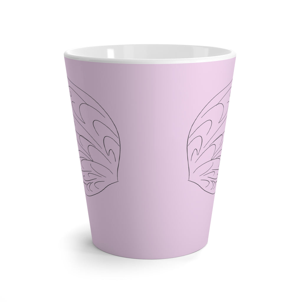 Tasse à café rose avec dessin d’ailes de papillon